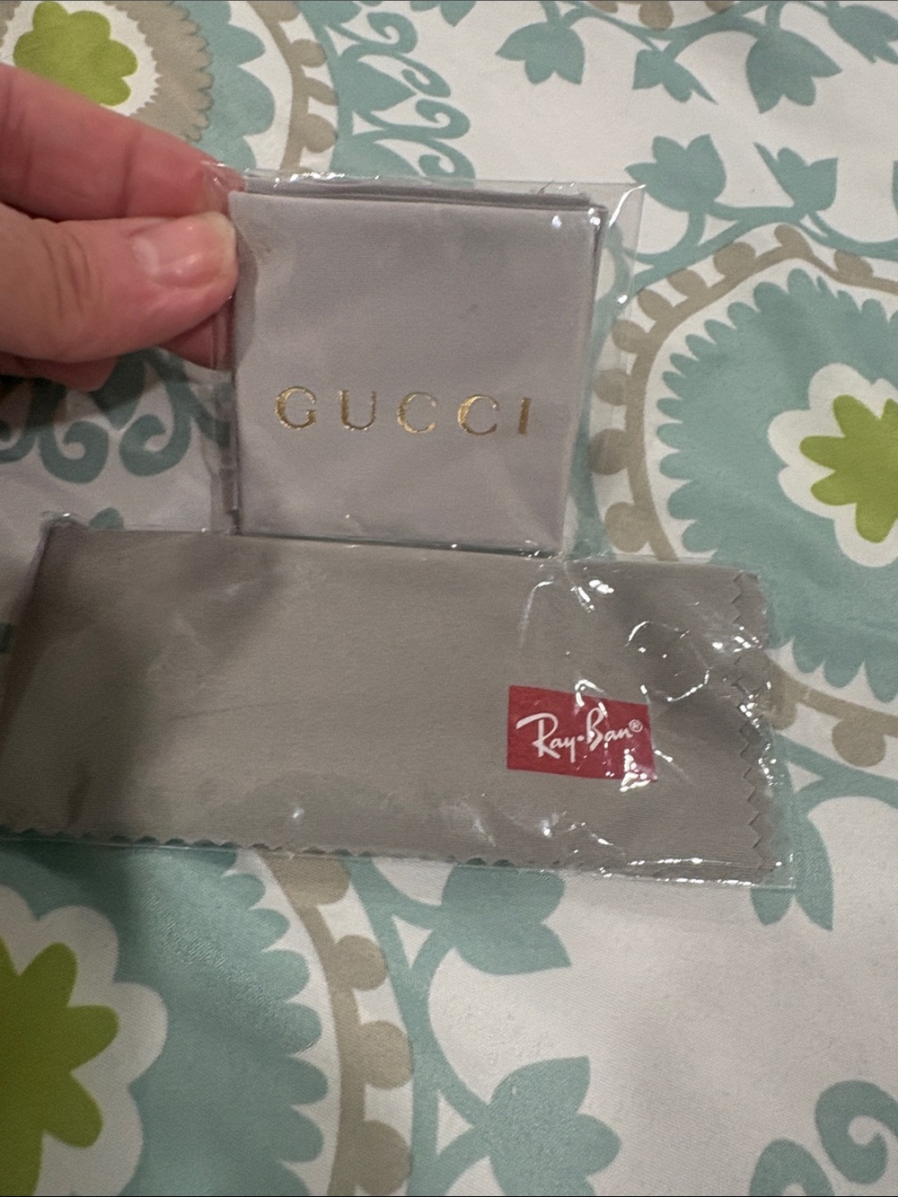 GUCCI EYEGLASS CLEANING CLOTH!! UNOPENED!! lot new